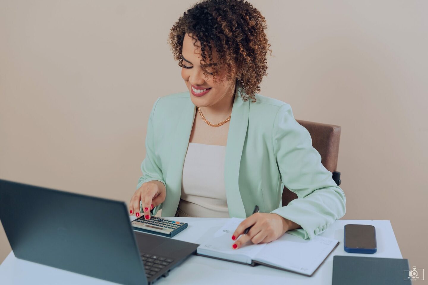 Ensaio Corporativo - Júnia Stefânia - estudio LIV - Itabira/MG